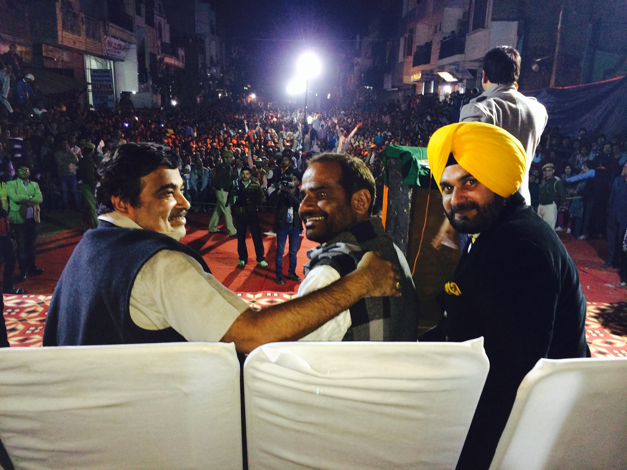 Shri Nitin Gadkari and Shri Navjot Singh Sidhu addressing a public rally in Delhi Assembly Election Campaign at Tuglakabad Constituency on November 30, 2013