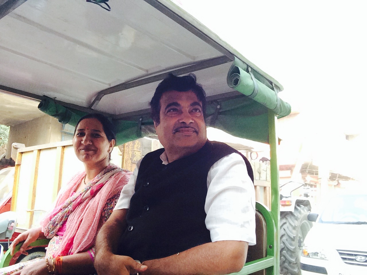 Shri Nitin Gadkari during campaigning in Delhi Assembly Election Campaign at Nangloi Constituency on December 02, 2013