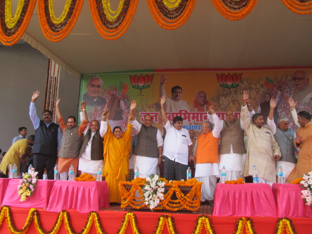 Shri Nitin Gadkari, Shri Rajnath Singh, Shri Kalraj Mishra and other senior BJP leaders addressing a public meeting during Jan Swabhiman Yatra at Ayodhya (UP) on November 17, 2011