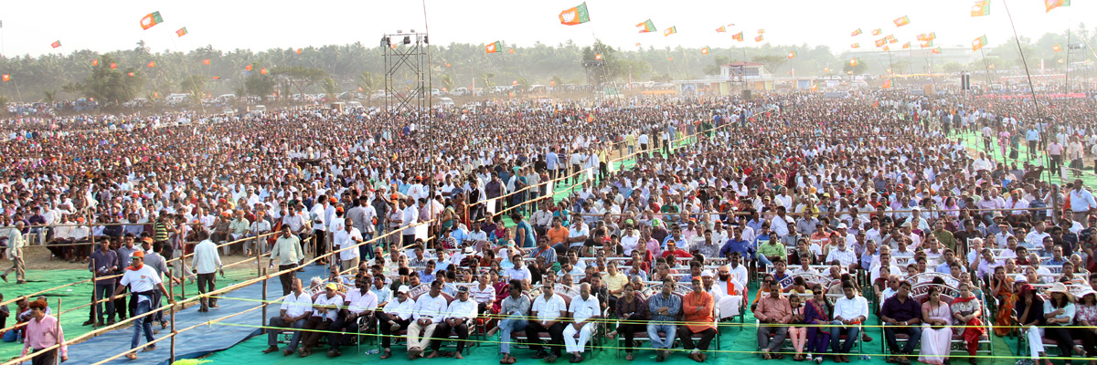 Shri Rajnath Singh and Shri Narendra Modi during "Vijay Sankalp Rally" at Merces Bypass Road, Panaji (Goa) on January 12, 2014