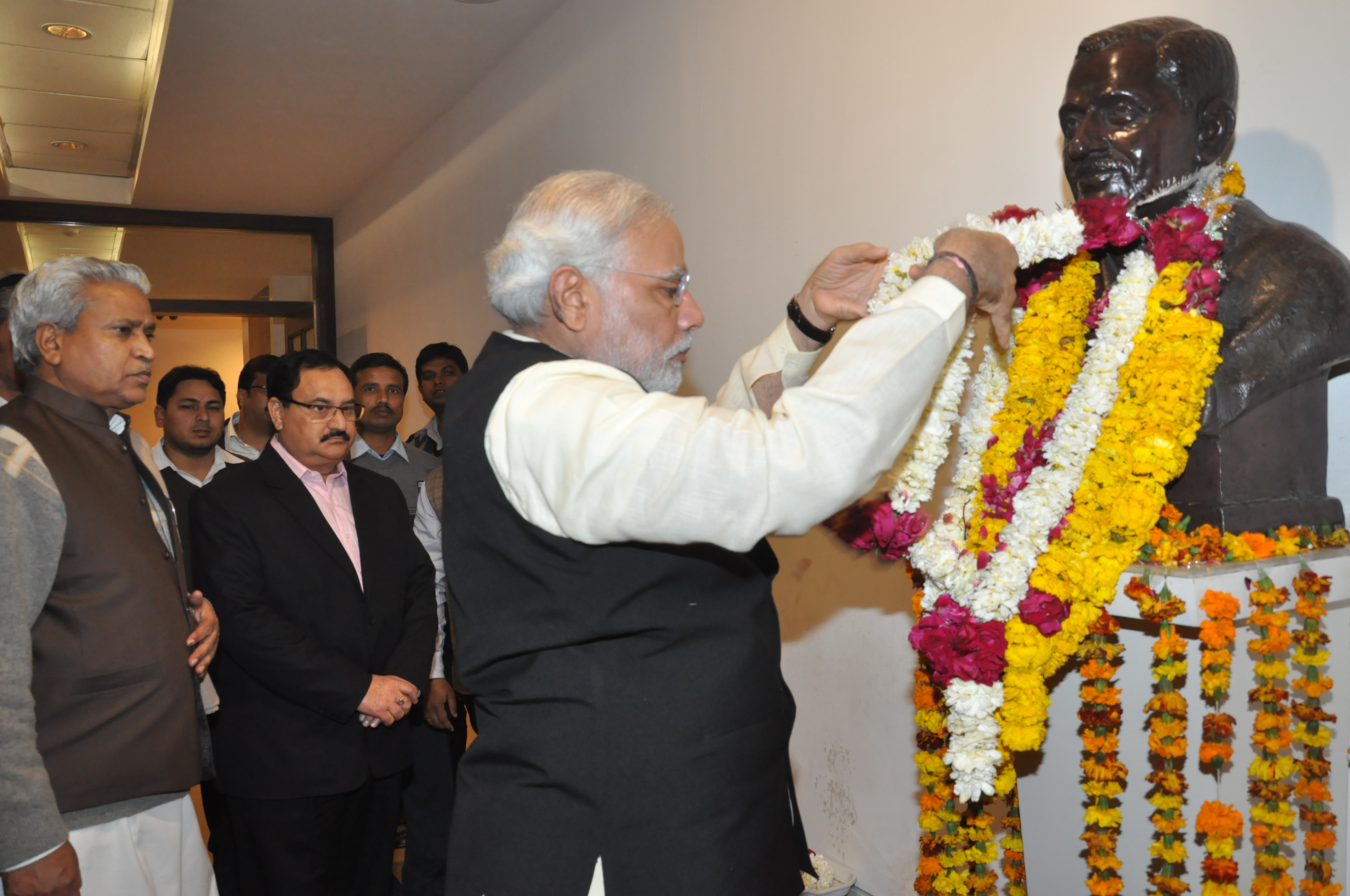 Shri Rajnath Singh and Shri Narendra Modi paying floral tribute to Pt. Deendayalji on his 'Punya Tithi' at 11, Ashoka Road on February 11, 2014