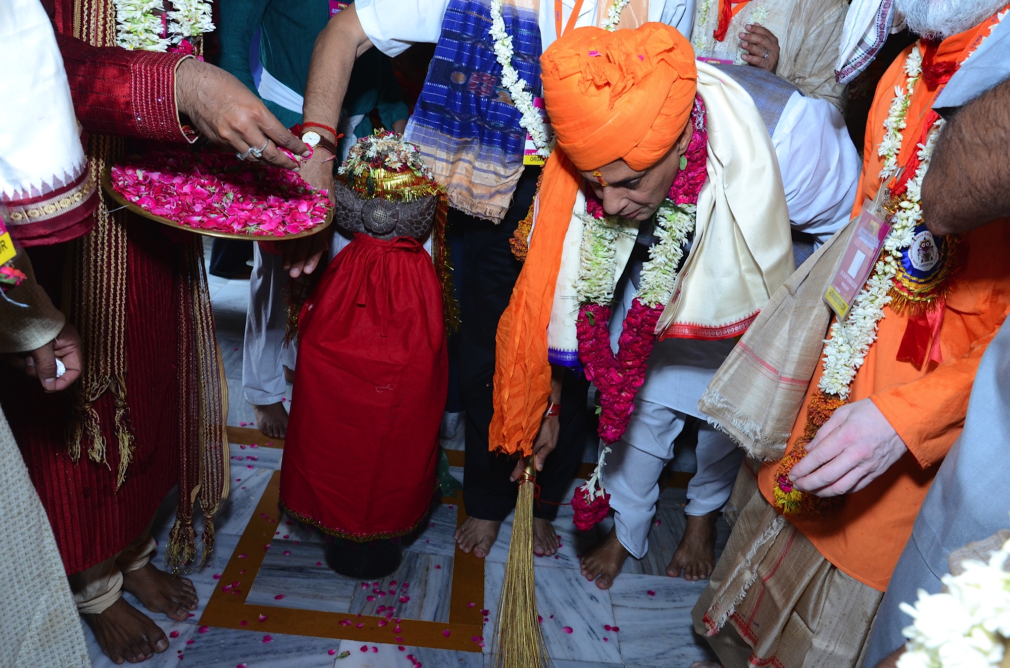 Shri Rajnath Singh graced the grand car festival of Lord Jaganath, Hauz Khas, New Delhi on June 29, 2014