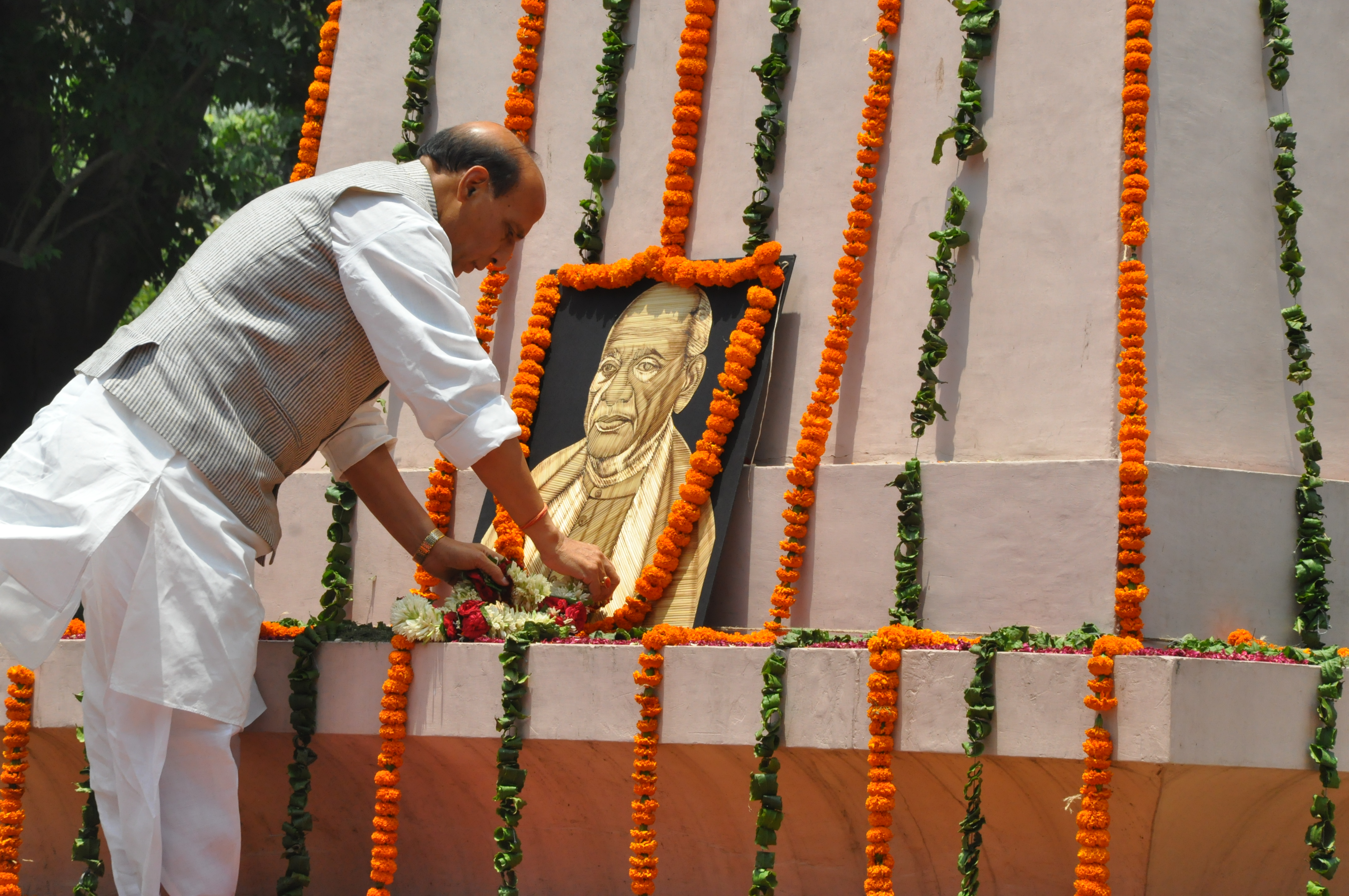 Shri Rajnath Singh, Home Minister of India, garlanding the statue of First Home Minister of India, Sardar Patel at Patel Chowk May 29, 2014