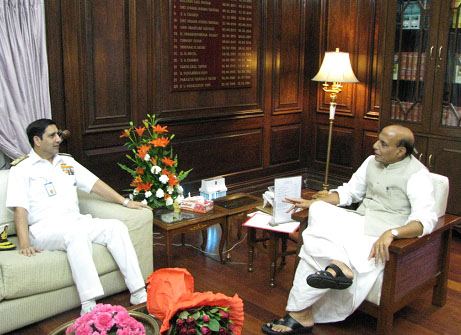 Shri Rajnath Singh meeting with the Chief of Naval Staff, Admiral R.K. Dhown at North Block, New Delhi on 5 June 2014