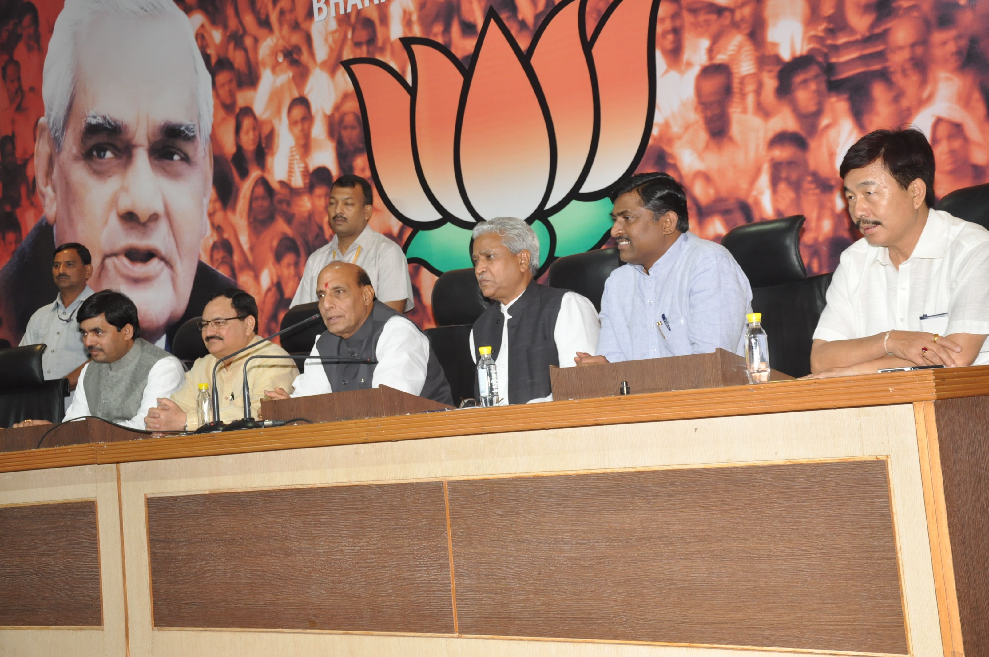 Shri Rajnath Singh, Shri Ramalaji, Shri J.P Nadda, Shri Murlidhar Rao, Syed Shahnawaz Hussain & Shri Tapir Gao addressing candidates who loss Lok Sabha election. at 11 Ashoka Road on July 4, 2014