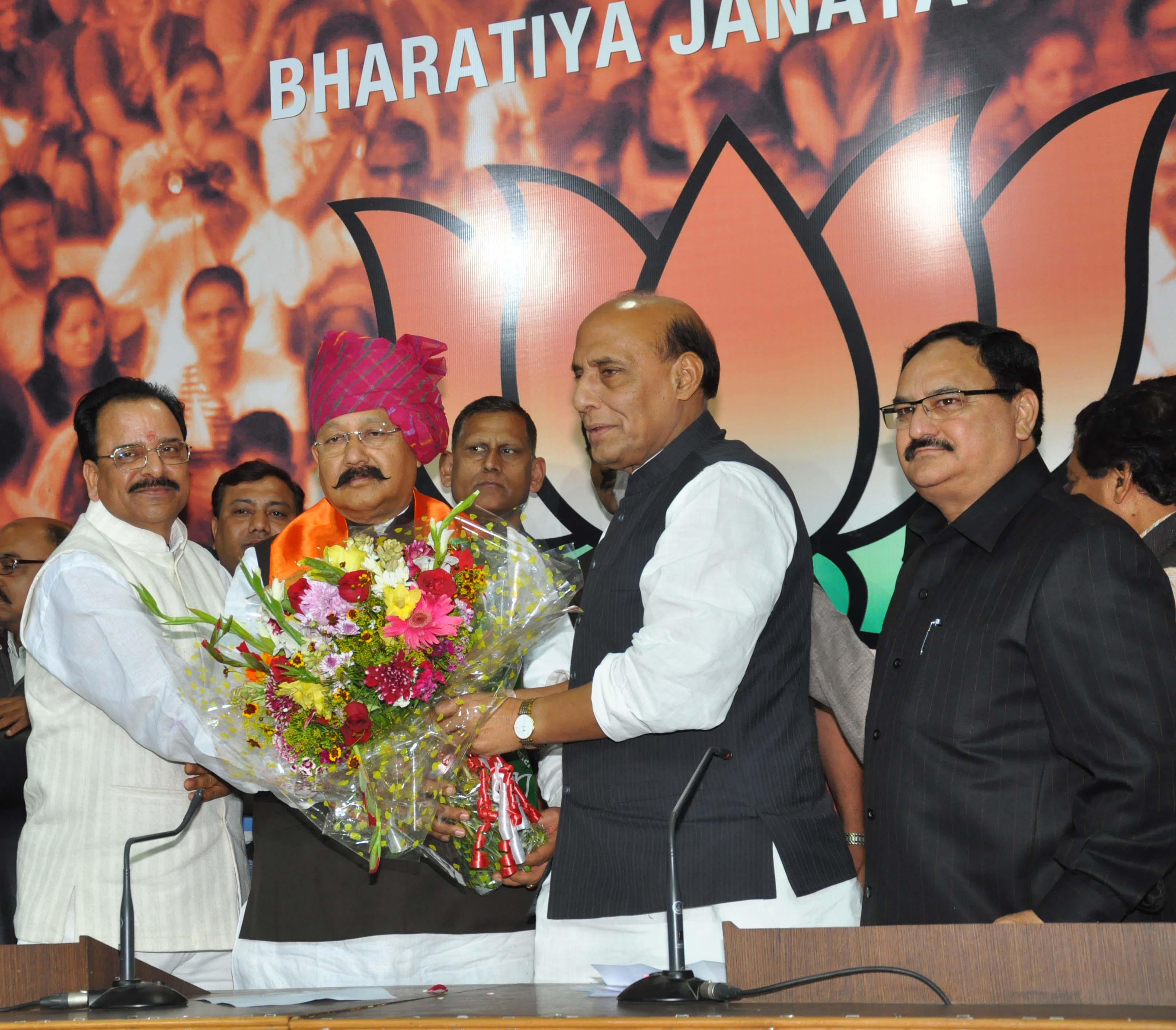 Shri Satpal Maharaj joining BJP in the presence of BJP National President, Shri Rajnath Singh at 11, Ashoka Road on March 21, 2014 