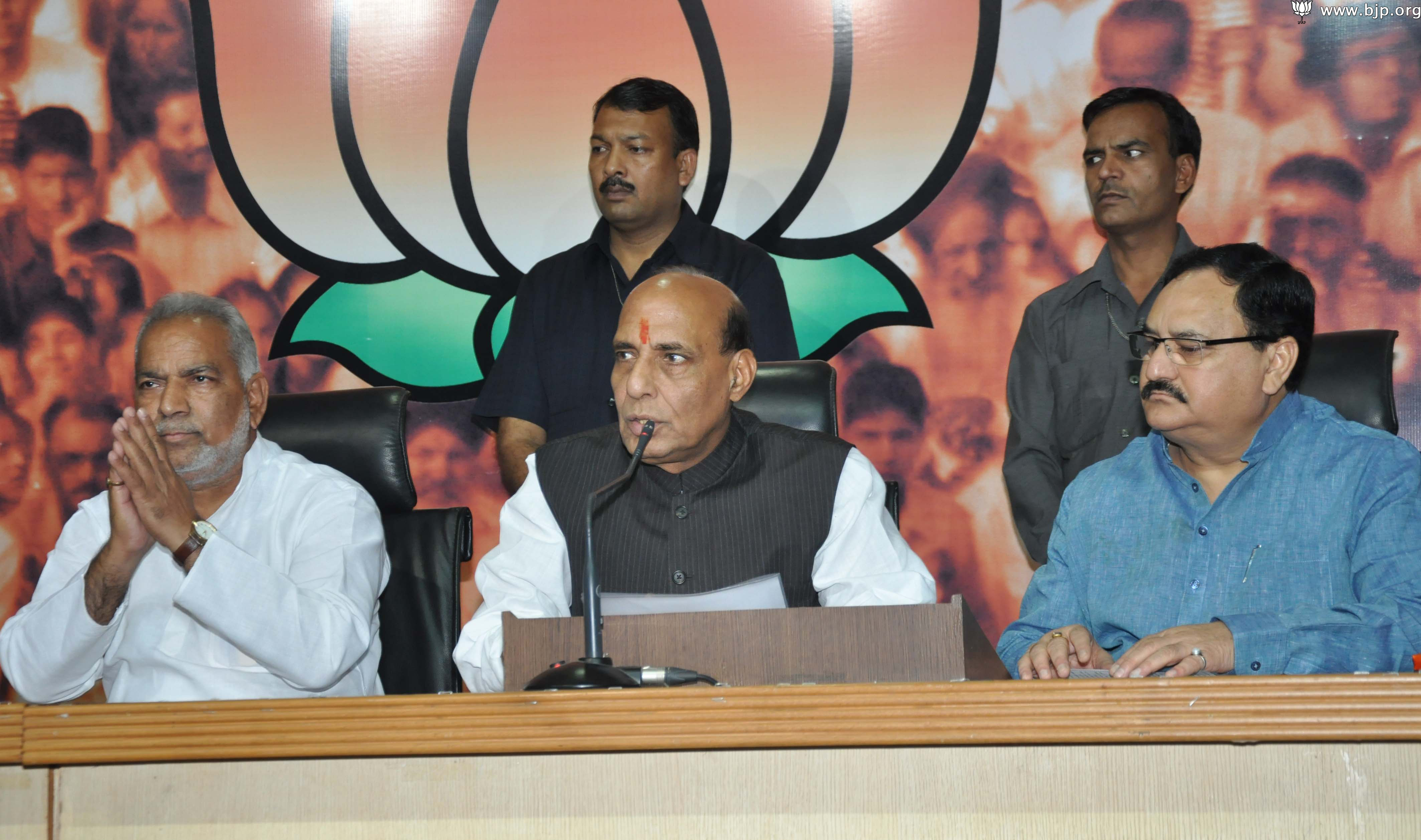 Shri Satyaveer Tyagi joining BJP in the presence of BJP President, Shri Rajnath Singh at 11, Ashoka Road on March 25, 2014