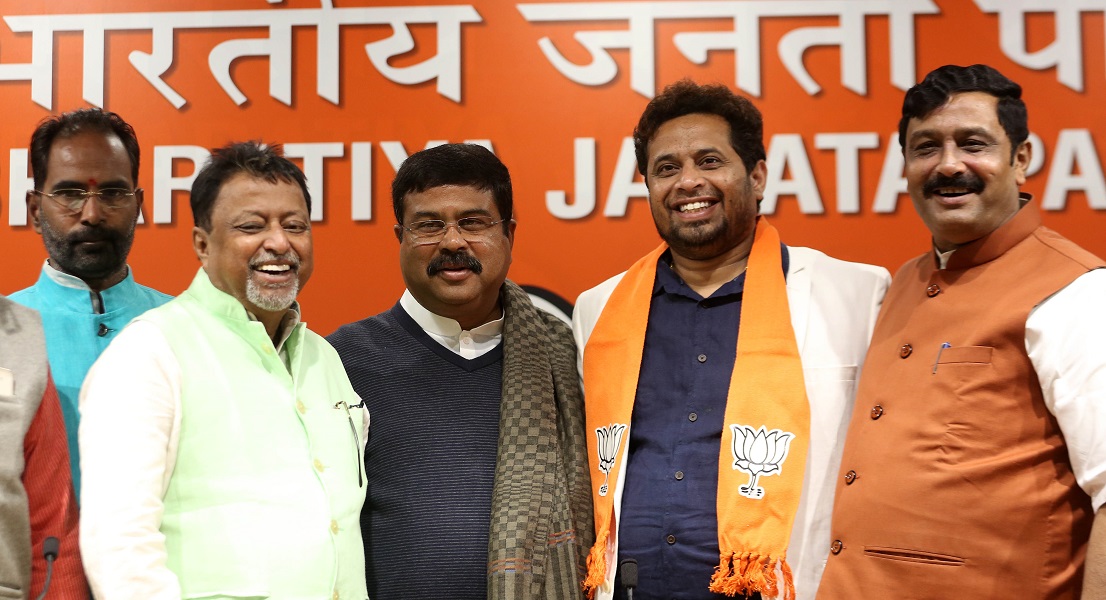 Shri Saumitra Khan, a popular Lok Sabha MP from West Bengal (TMC) joining BJP along with his supporters in presence of Shri Dharmendra Pradhan and Shri Arun Singh at BJP HQ, New Delhi