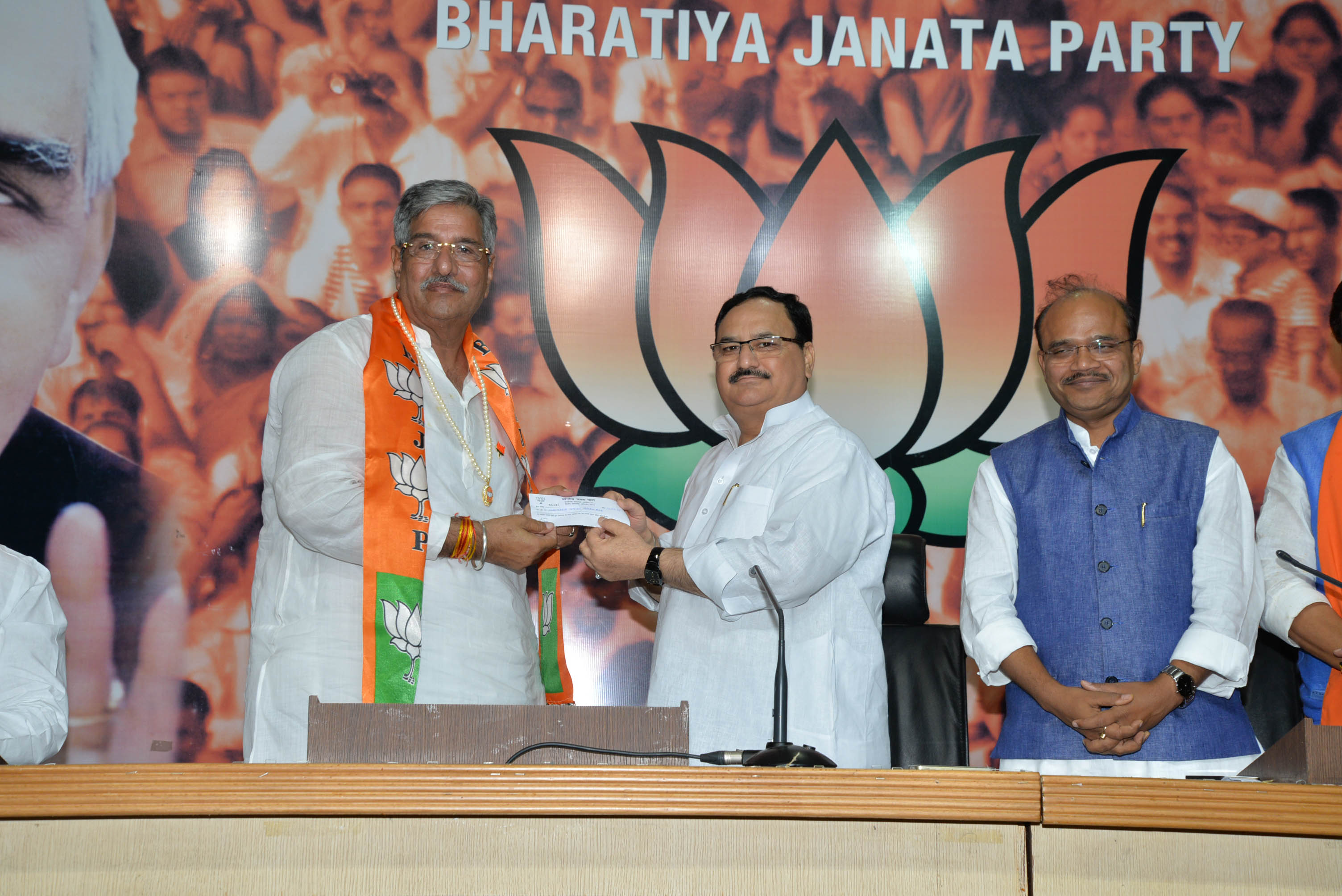 Shri Surinder Singh Barwala, Ex- Minister & Ex-MP joining BJP in the presence of BJP National General Secretary, Shri J.P. Nadda at 11, Ashoka Road on September 12, 2014