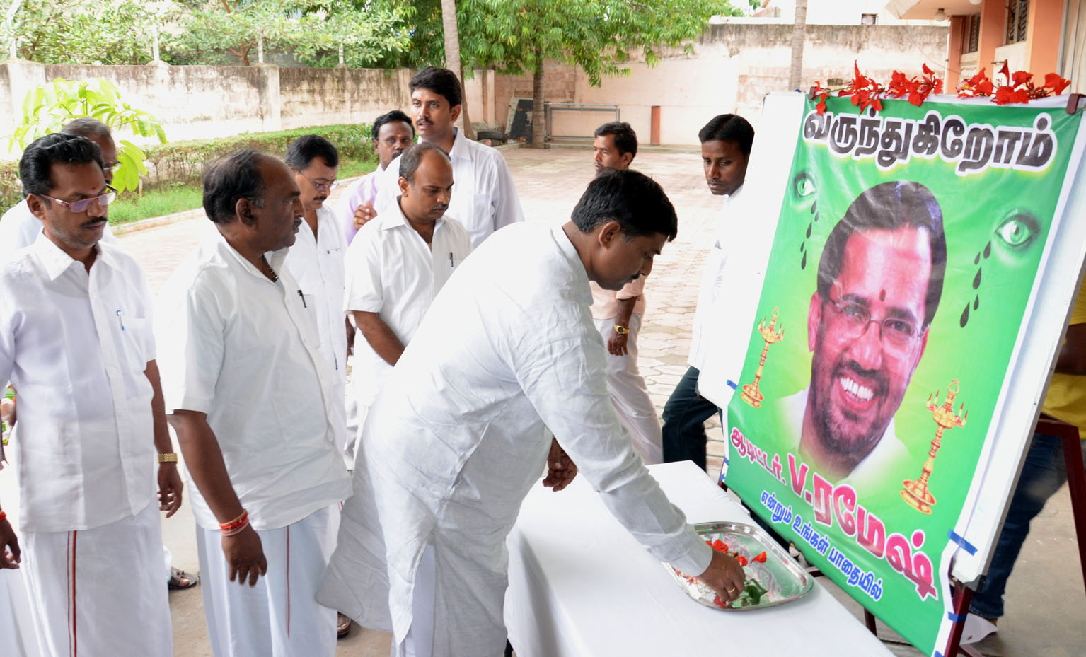 Shri P Muralidhar Rao, BJP National General Secretary visiting Tamil Nadu and paying homage to Shri V Ramesh, BJP State General Secretary, who was killed brutally in Salem on July 21, 2013