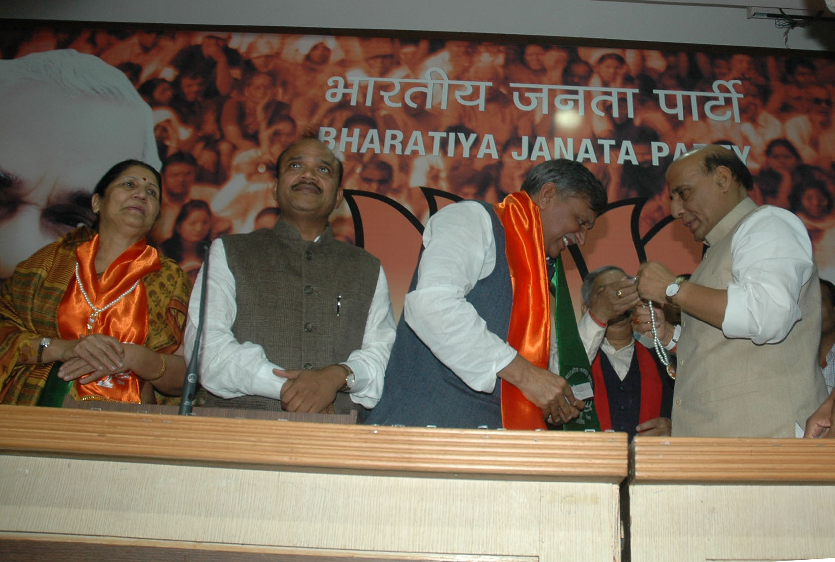 Smt. Krishna Gehlawat & other eminent personalities from Haryana joining BJP in the presence of BJP President, Shri Rajnath Singh at 11, Ashoka Road, New Delhi on February 27, 2014