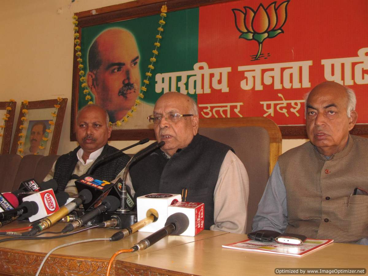 Shri Lalji Tandon addressing a press conference at BJP State Office, Lucknow on February 13, 2012