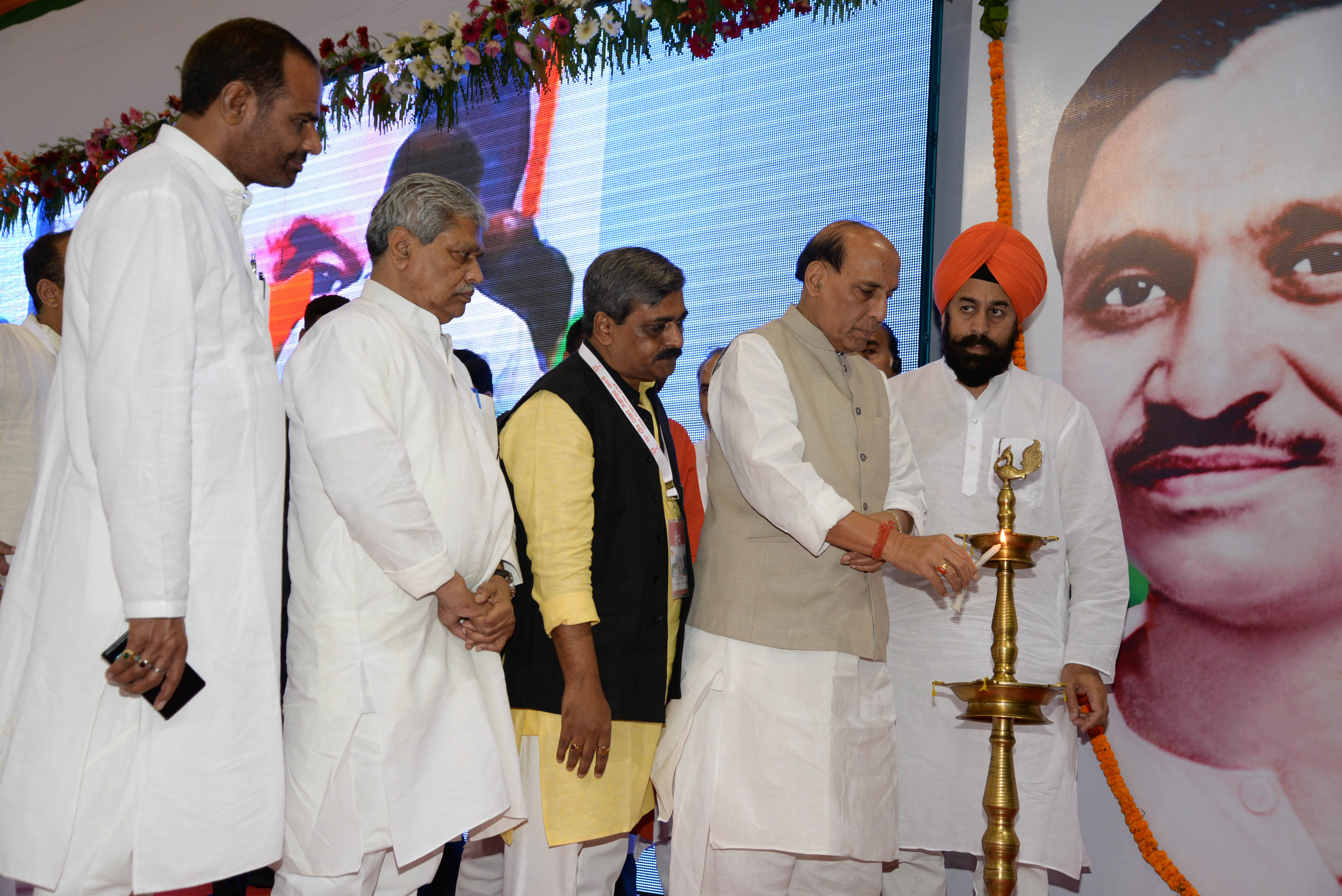 Union Home Minister, Shri Rajnath Singh inaugurating Blood donation camp on the occasion of Pt. Deen Dayal Upadhyayji's Birth Anniversary at Tyagraj Stadium on September 25, 2014