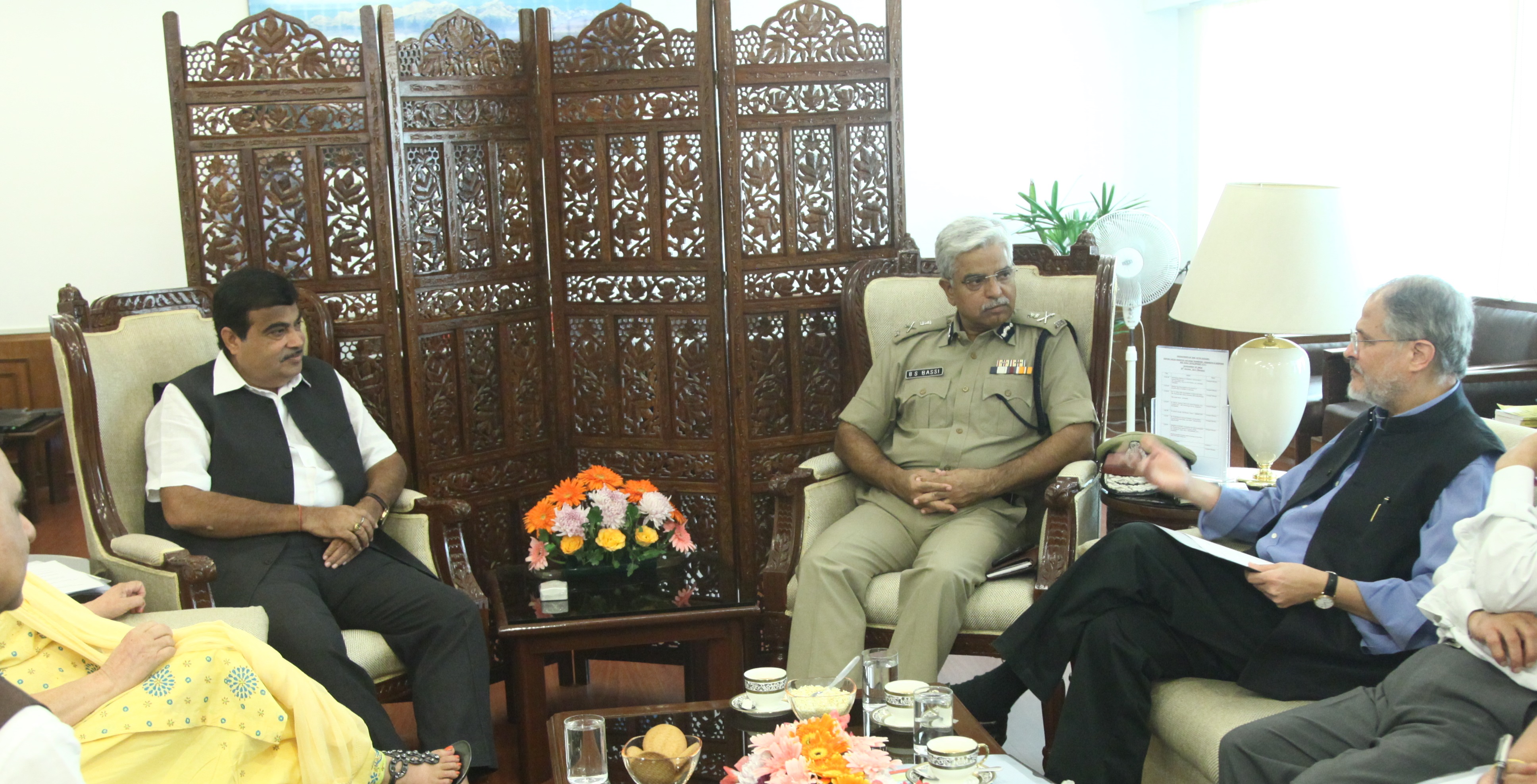 Union Minister of Road Transport & Highways, Shri Nitin Gadkari meeting with the Lt.Governor of Delhi Najeeb Jung regarding registration of E-rickshaw at Transport Bhawan, New Delhi on October 20, 2014