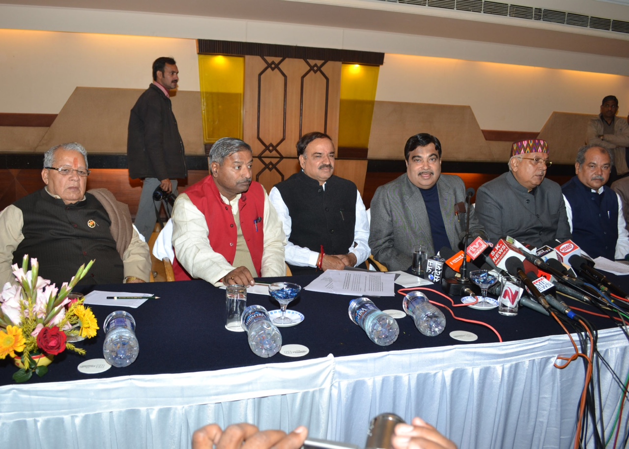 BJP National President, Shri Nitin Gadkari, addressing press conference at Lucknow on January 17, 2012