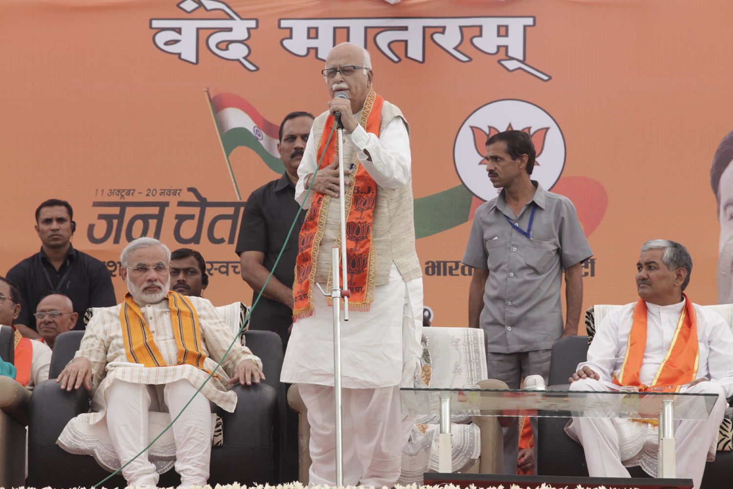 Shri L.K. Advani during Jan Chetna Yatra at Vadodara (Gujarat) on November 07, 2011