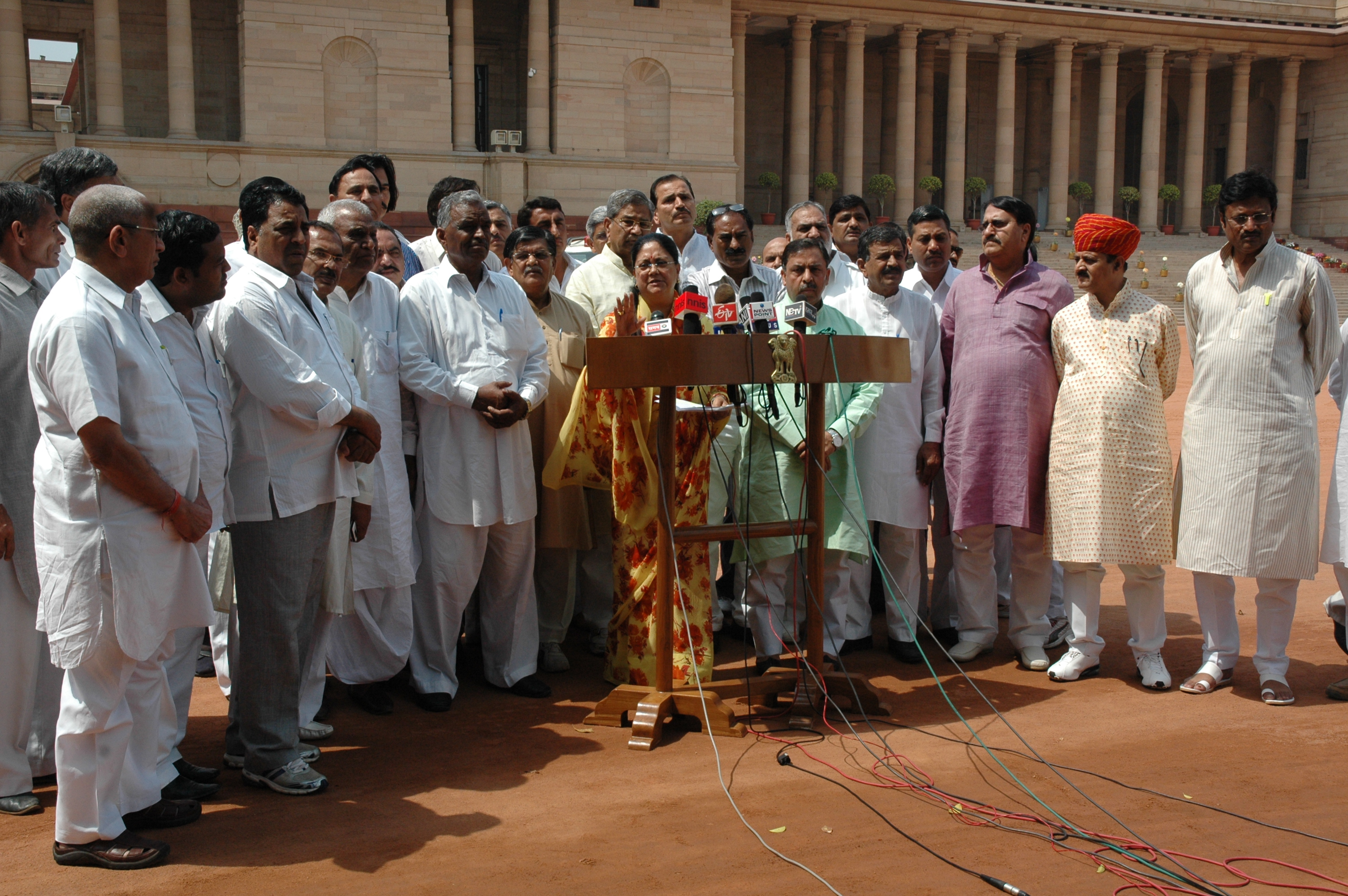 Memorandums submitted by Smt. Vasundhra Raje, Leader of Opposition (Rajasthan) and Rajasthan BJP MLAs to the President of India and Lok Sabha Speaker on March 24, 2011