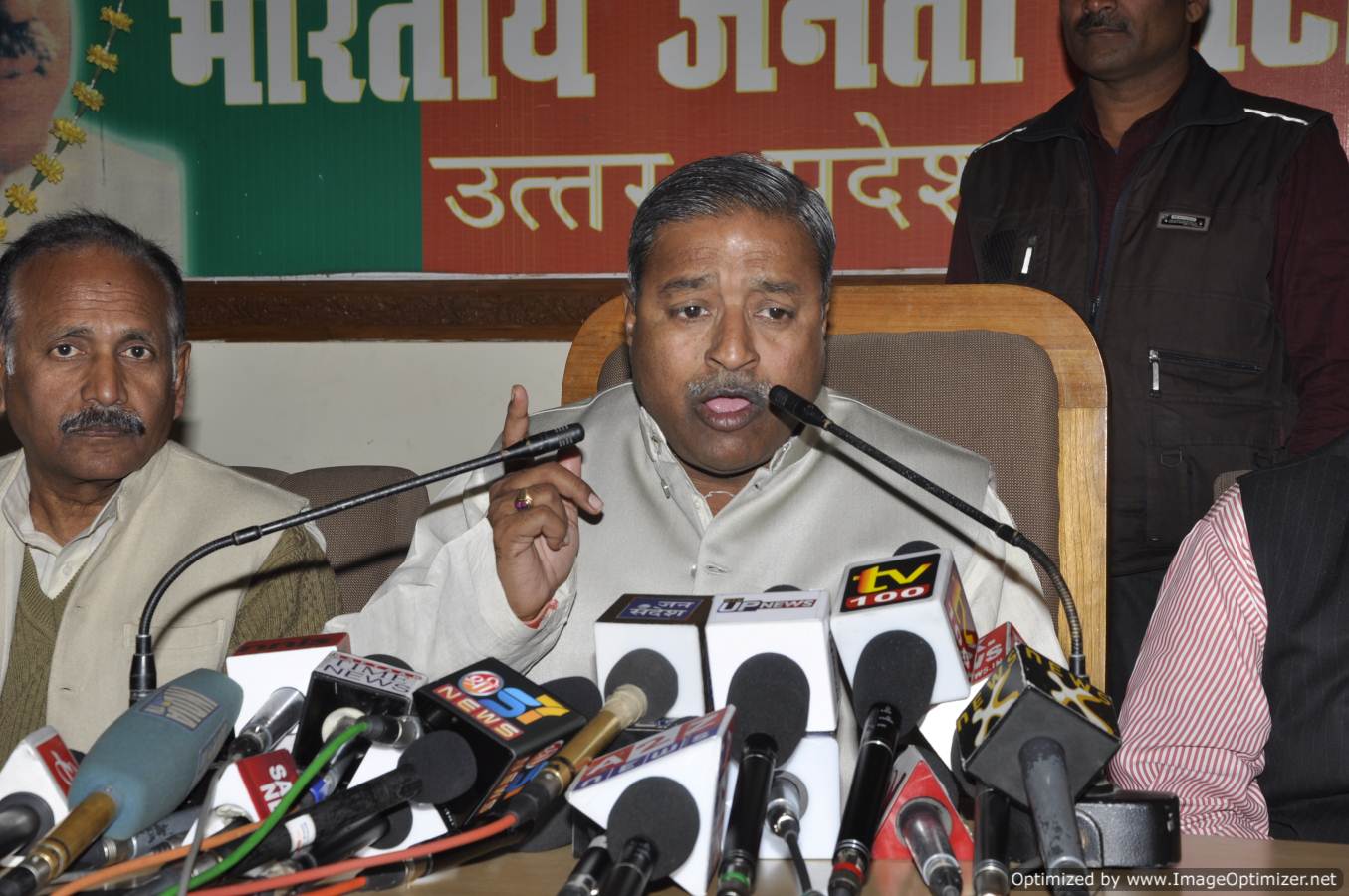 Shri Vinay Katiyar, Vice-President addressing a press conference at BJP State Office on February 10, 2012 