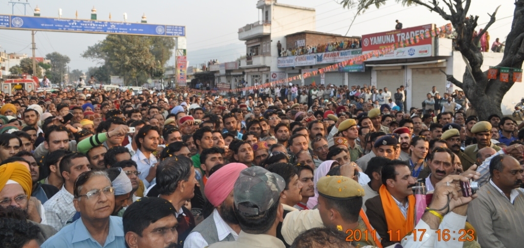 Shri L.K. Advani during Jan Chetna Yatra at Himachal Pradesh on November 17, 2011